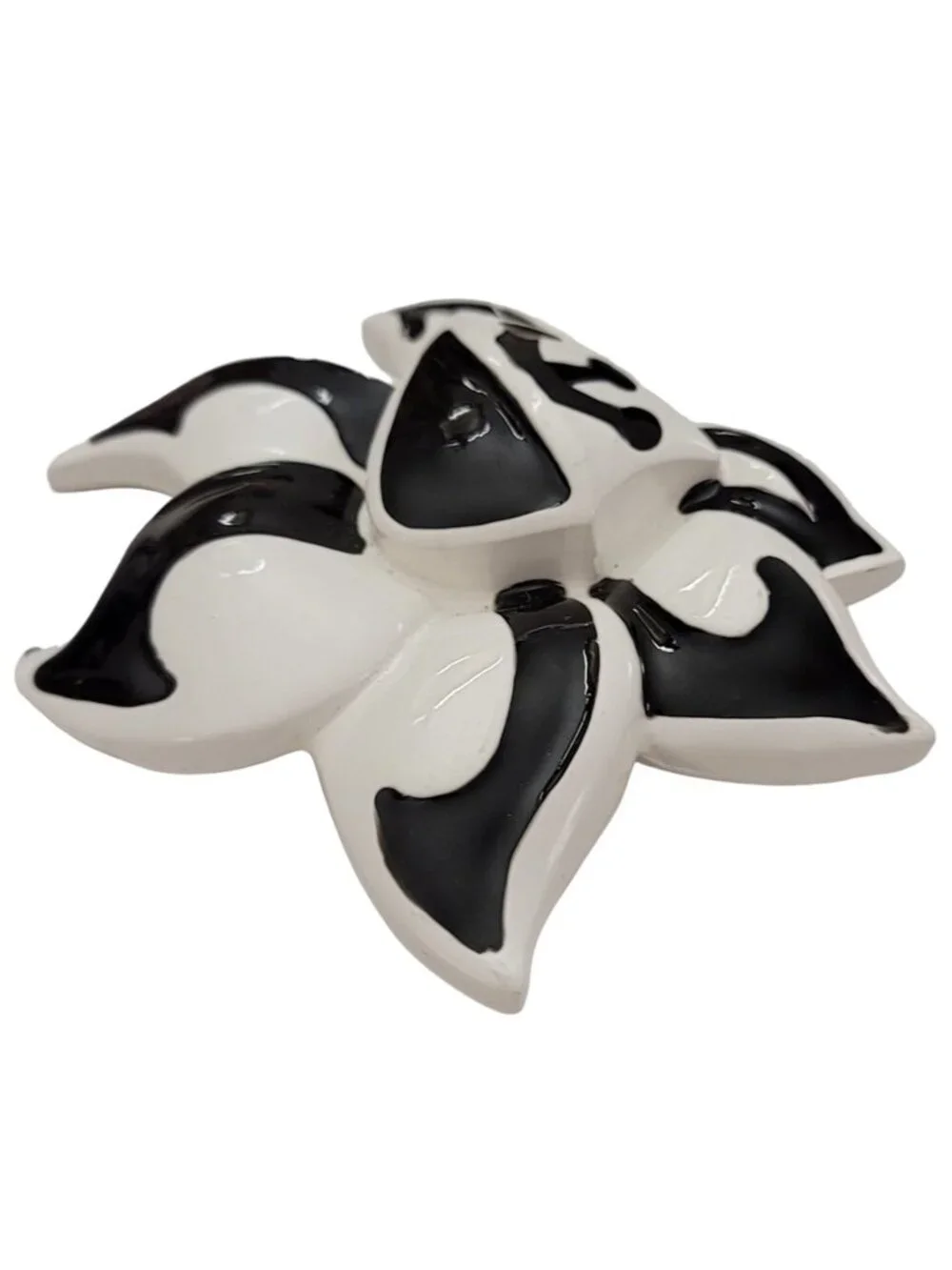 Signed D.L. Black White Modernist Molded Flower Brooch Pin K631